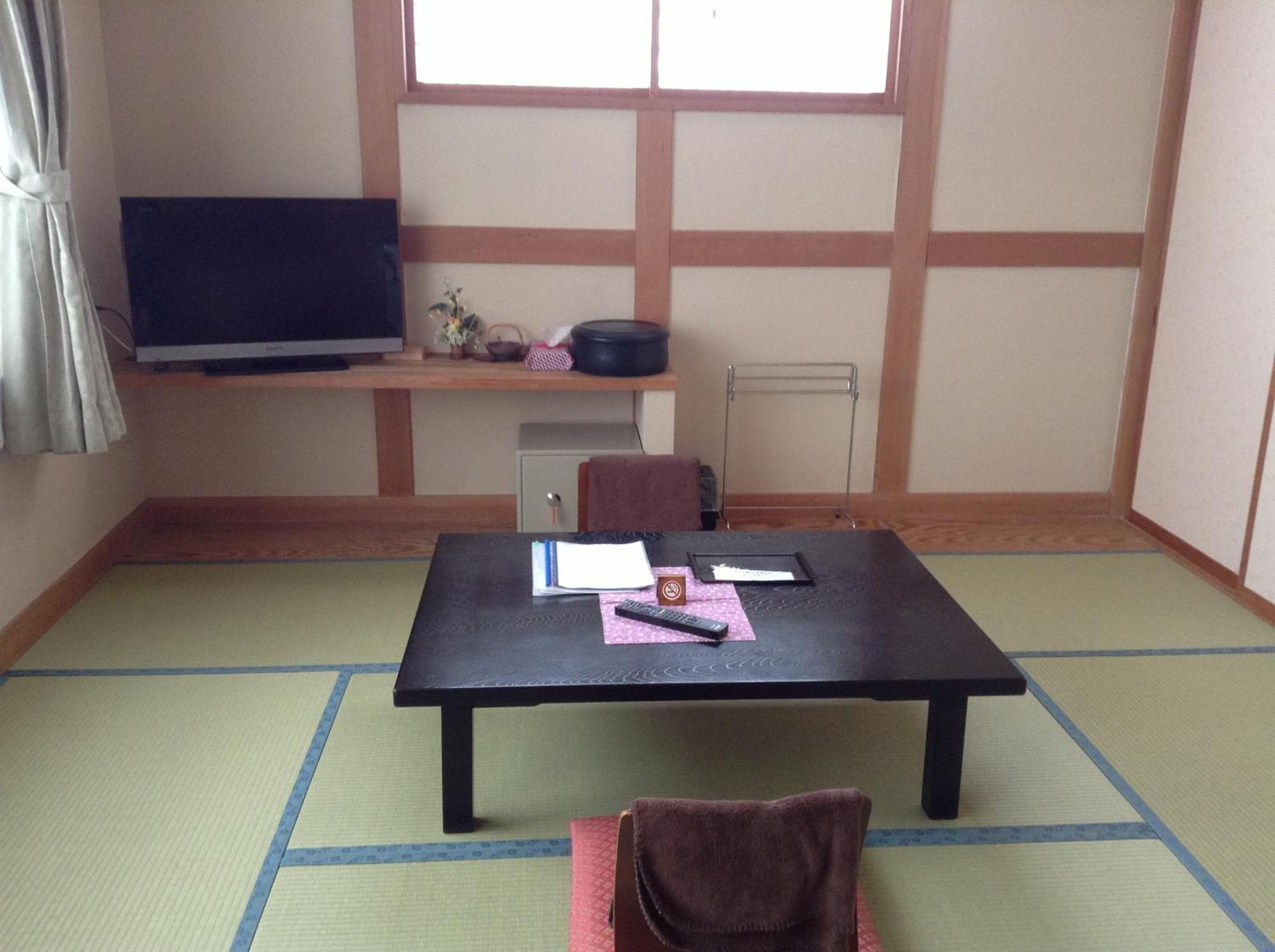 Minamiya 山とねこと遊ぶ宿 みなみ家 هاكوبا الغرفة الصورة